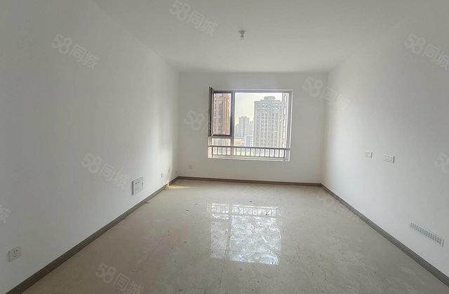 民生11号院 楼层好，带车位，储藏室，三叶草户型，免大税