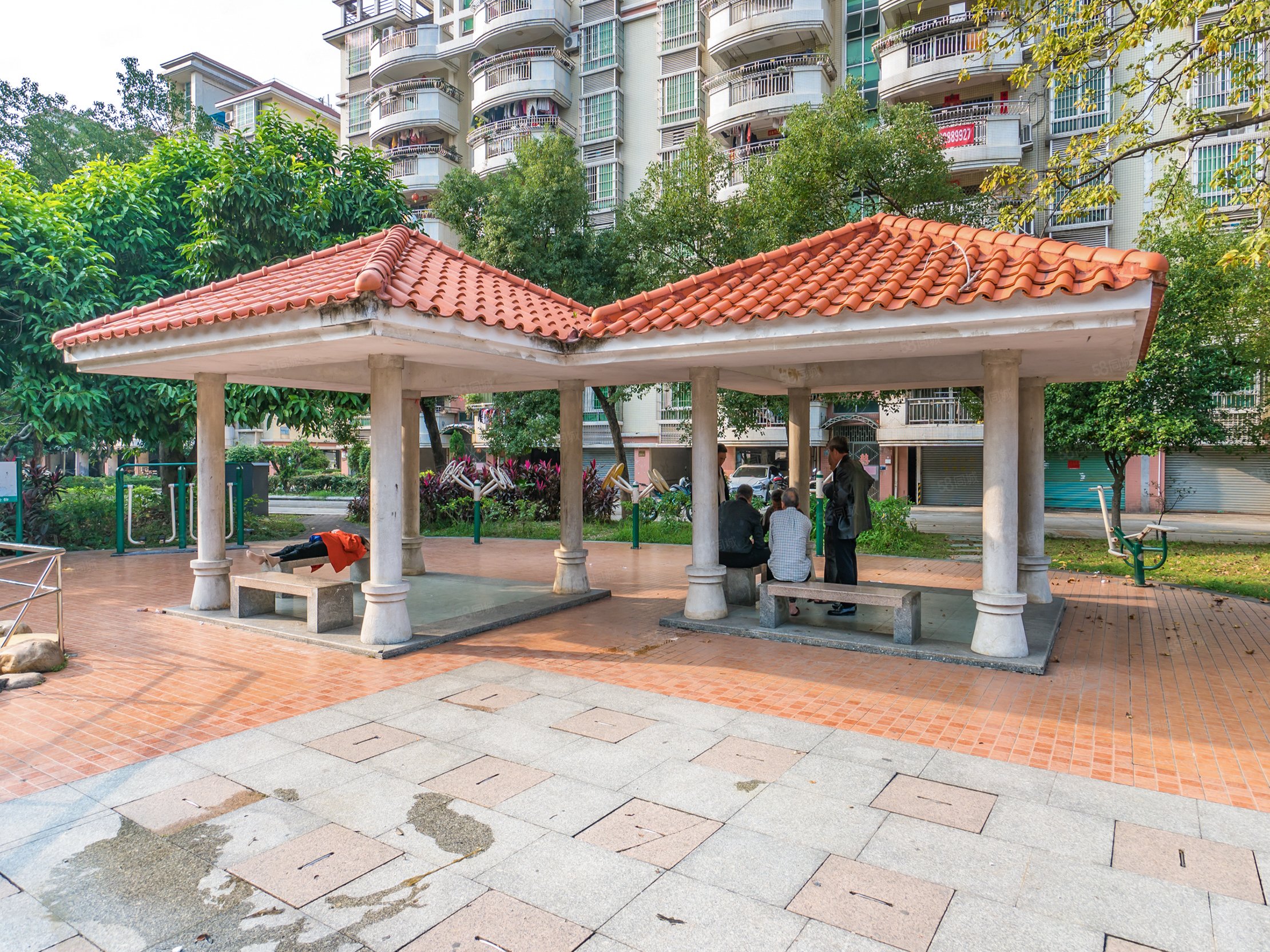 买房8折手期2w银泉花园大3房家私齐全健步低层看房方便