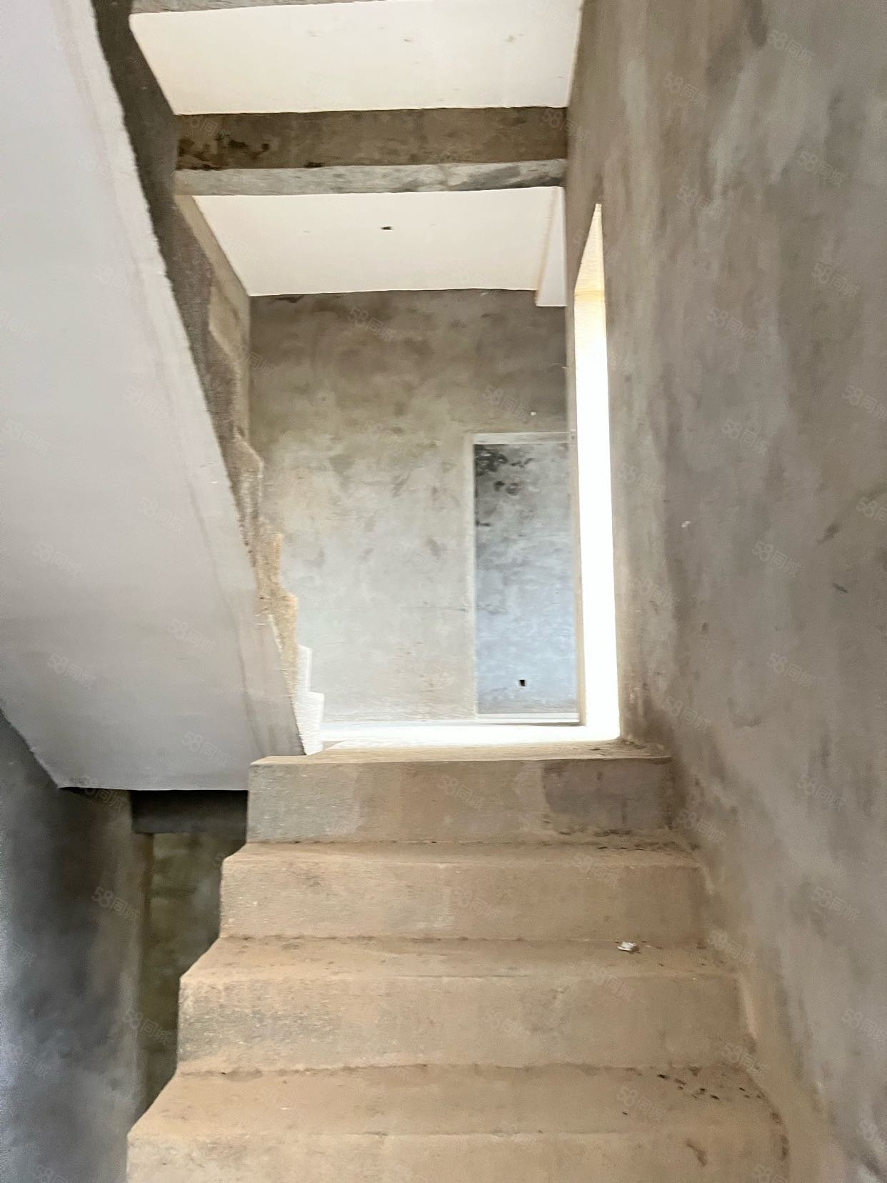 仙湖别墅6室2厅3卫288.33㎡南99.98万