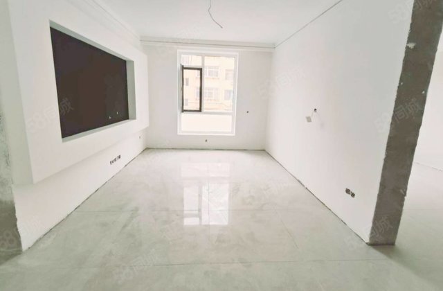 多层2楼，地暖房，10万精装修，客厅朝阳，元宝户型，火车站