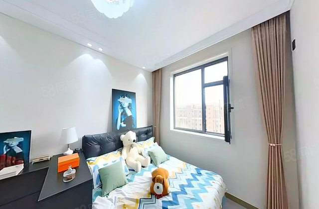 英伦小镇(一期)4室3厅94.3㎡80万二手房图片