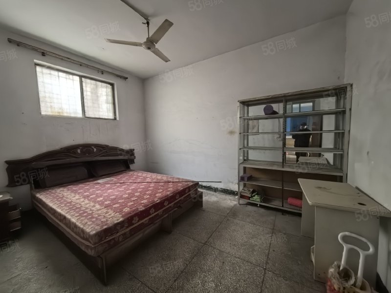 建设路158号小区4室3厅1卫190㎡南北26.8万