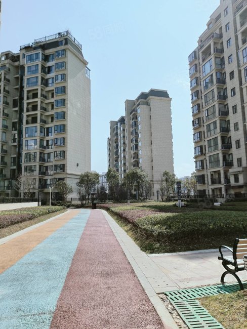 次新小区翡丽云邸价钱便宜产权清晰钥匙在手环境不错