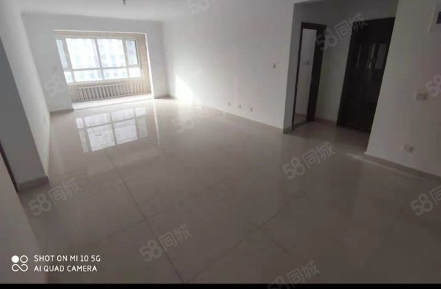 星光和园4室2厅2卫好楼层边套带车位地下室。