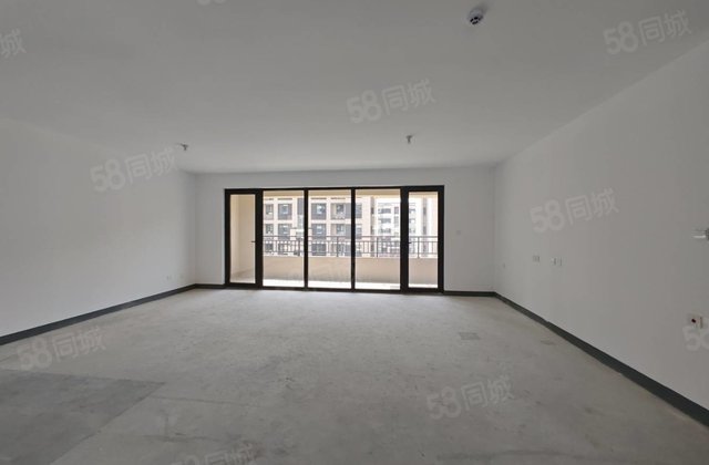 湖语上院 ，三室两厅两卫，三叶草户型，中间好楼层带车位储藏室