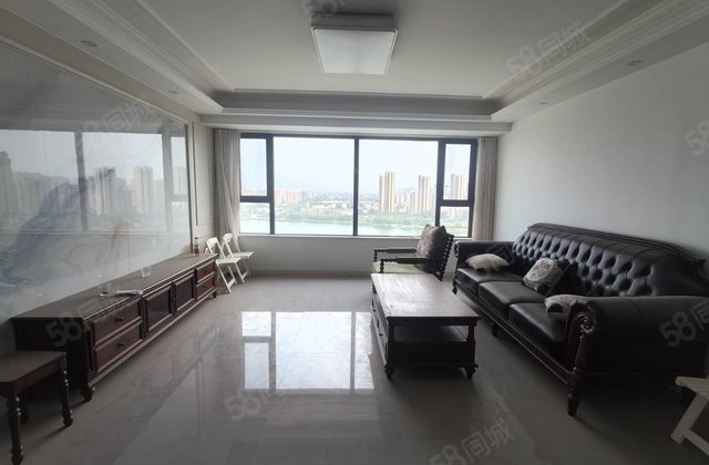 徒骇河畔  莲湖湾三室两厅一卫，带车位储藏室精装修，