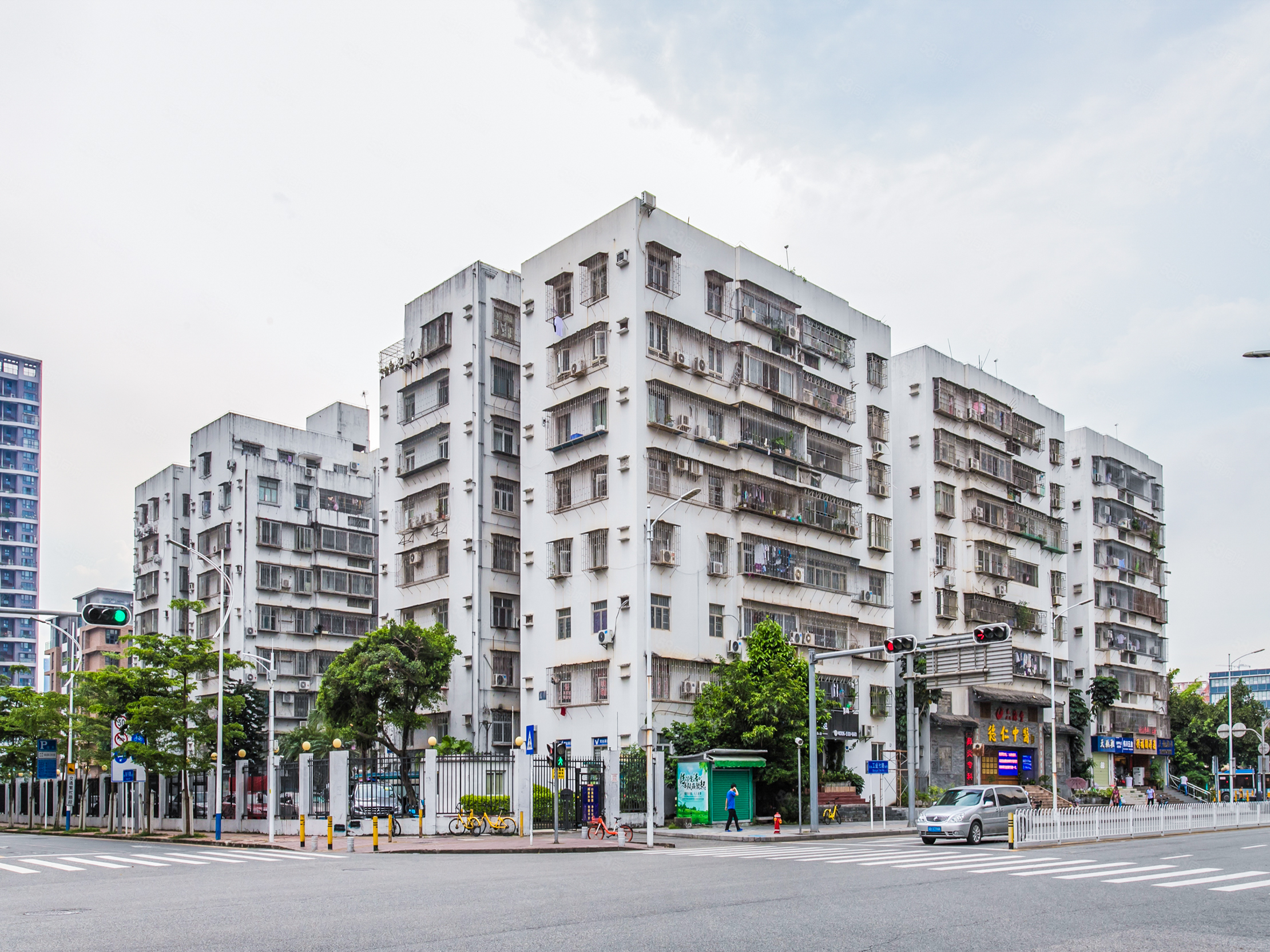 广物花园3室2厅2卫106㎡南0万