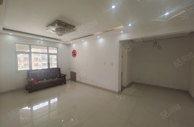 捡     实验 三室两厅 电梯房 有车储 装修好 随时看房