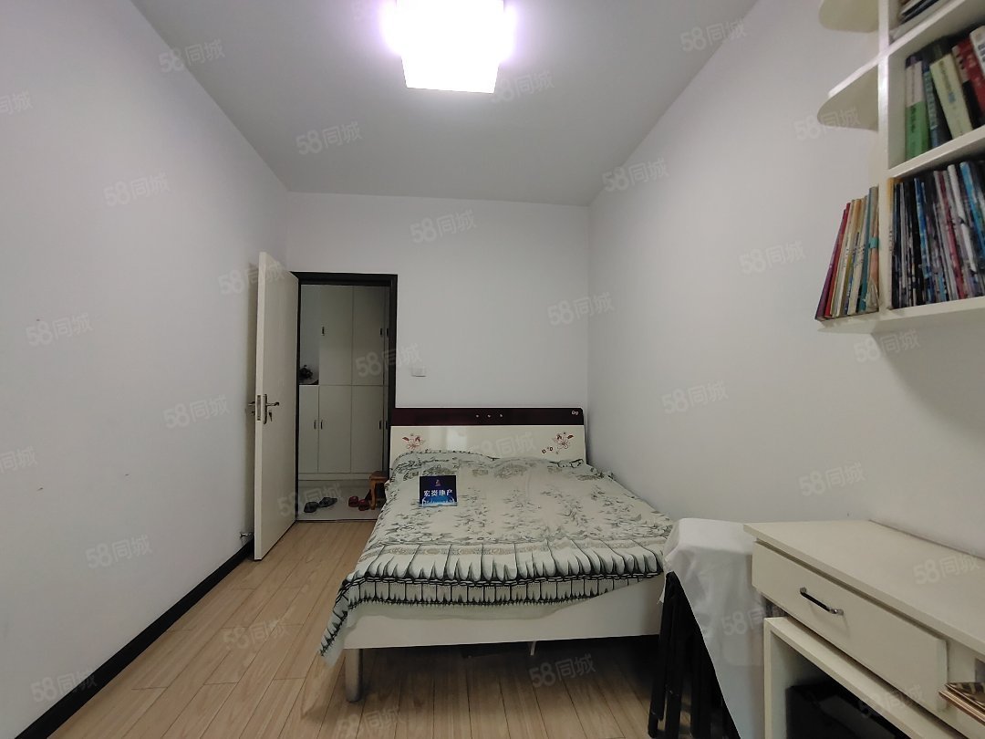 维多利亚3室2厅1卫112㎡南北73.8万