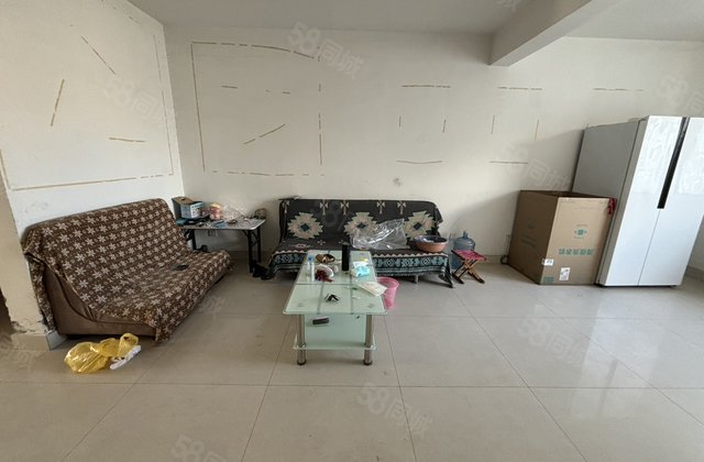 电梯中层三室带储！全天采光！香江西单位家属院！站北金城鸿顺