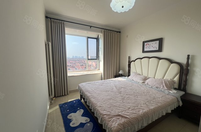 急售湖边 电梯好楼层 精装修 三室两厅 小区停车方便 可按揭