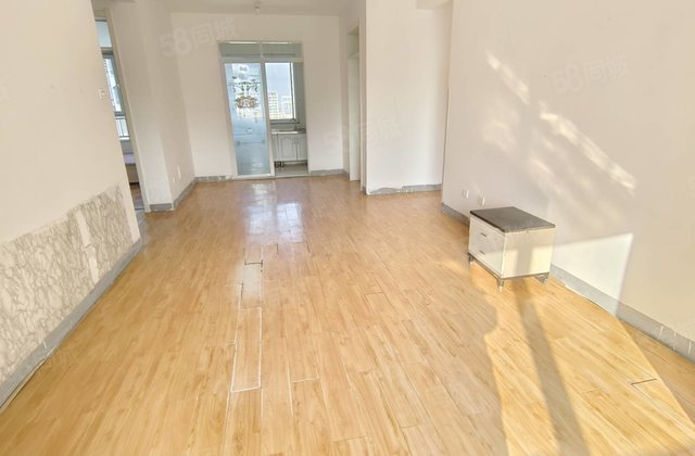 99 ！东昌路上 大润发旁 电梯好楼层 免 送储 有钥匙