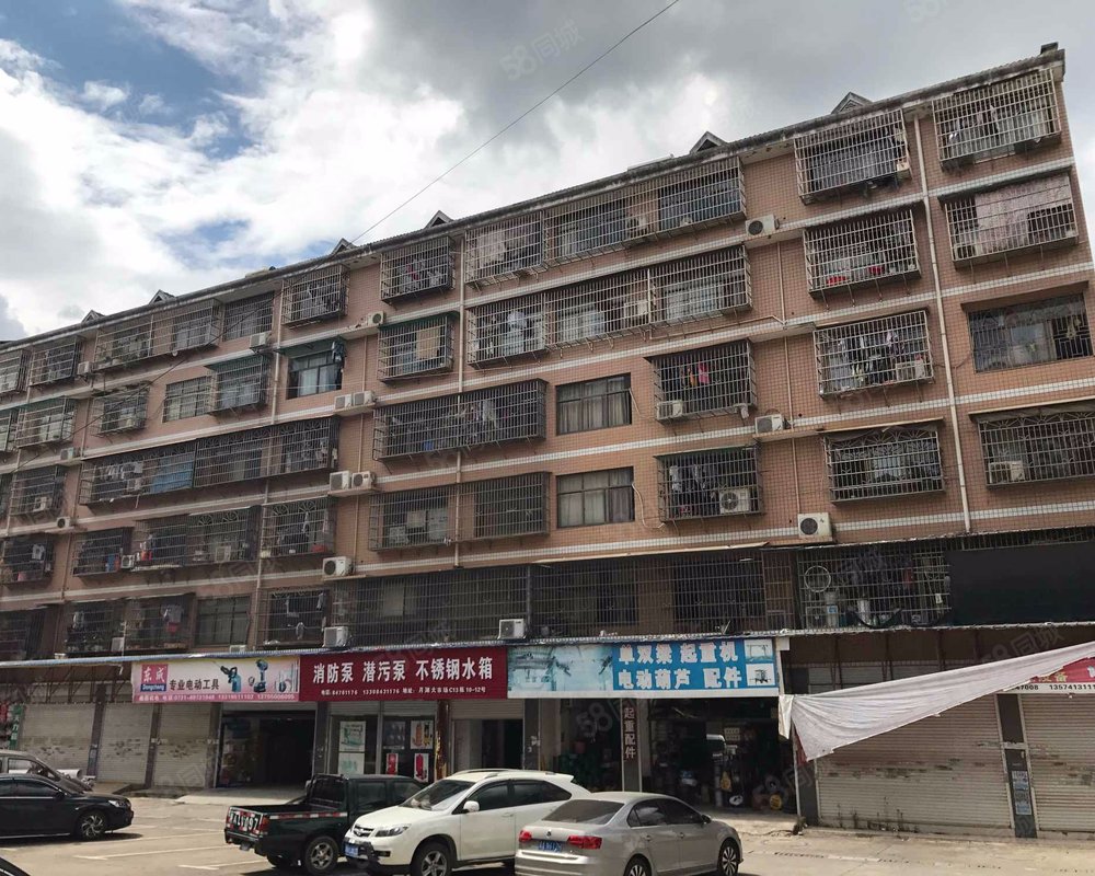 月湖大市场e区二三环之间