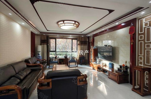 开发区 英伦花园精装四室，带车位储藏室，东昌东校