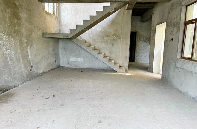 麓山恋迪亚溪谷4室2厅199.72㎡198万二手房图片