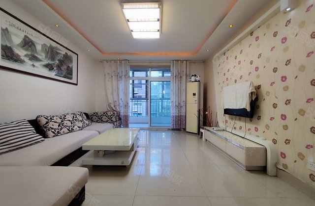 湖边东方双语对过 多层洋房 三室两卫 急售