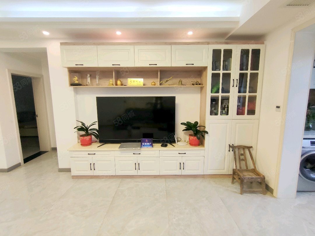 中瑞领航城3室2厅2卫135㎡南北82.8万