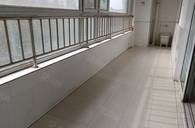 电梯小高层 七中 带车位储藏光岳花园 三叶草边户 双阳台双卫