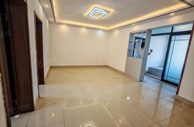 凤凰湖小区 精装好房 满五 正规商品房 交通便捷 中间好楼层