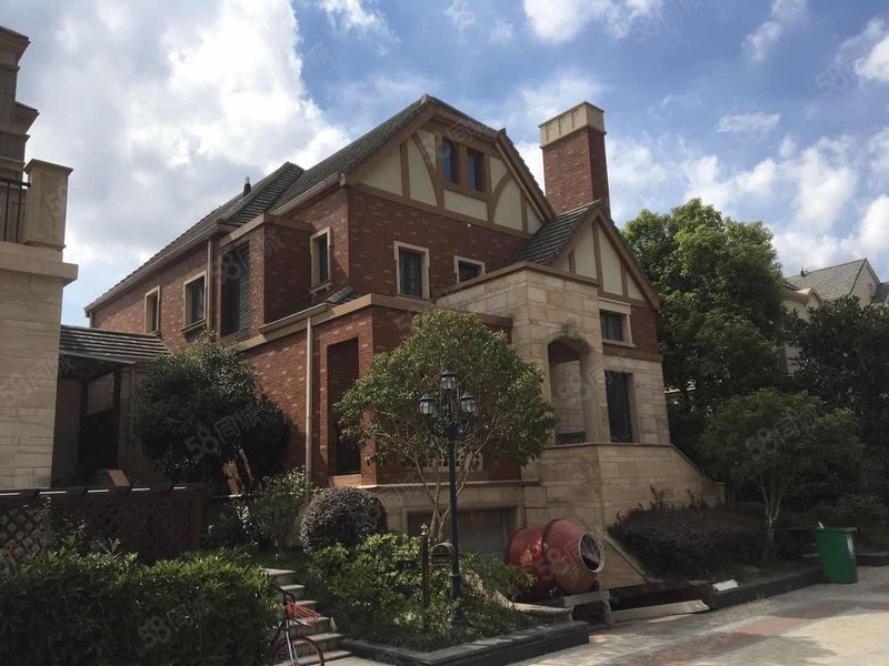 东方冠郡独栋别墅1150万产证面积450平方 五房三厅四卫!