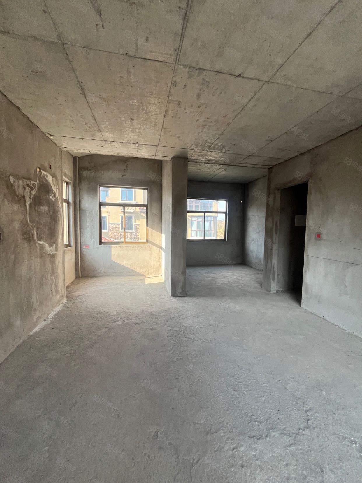 碧桂园凤凰城(别墅)5室2厅4卫243㎡北259万