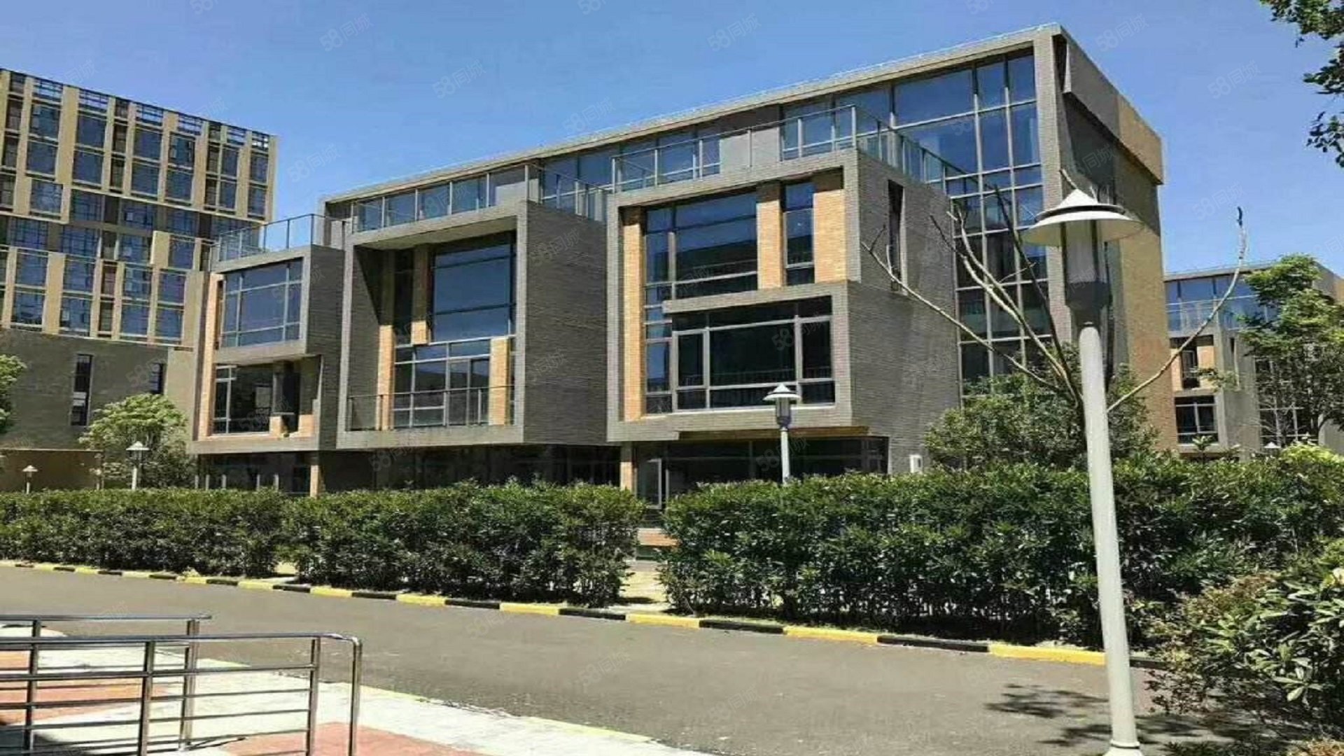 汇领商墅5室3厅4卫432㎡南732万