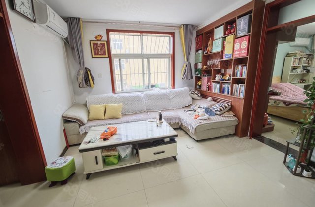 老文轩八中 闸口东 步梯三楼 东边户 三室 免大税带储藏室