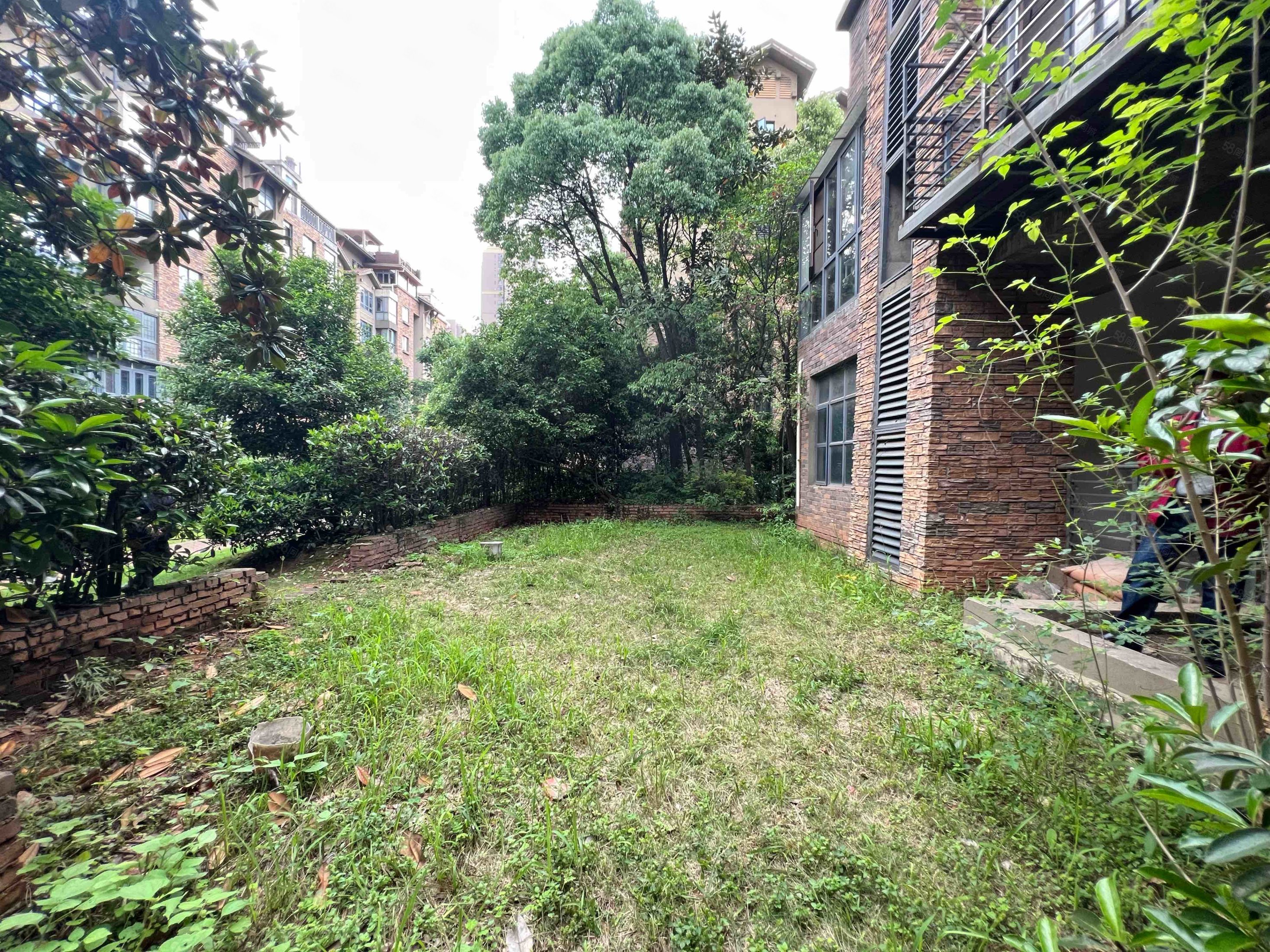 带200平私家院子! 湘银星城电梯洋房,上下2层,带车位