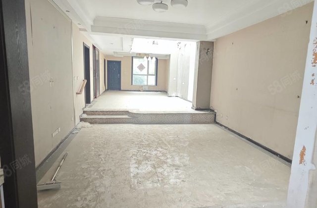 急售一中文轩本校旁边山水文园别墅一至二层送车库送院子送商铺