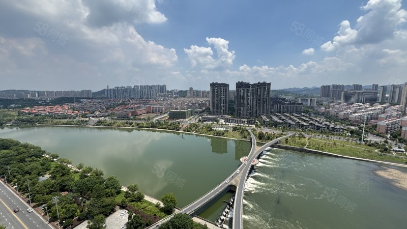 天秀湾5室2厅4卫254㎡南北268万