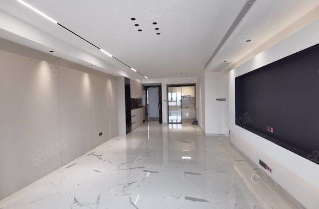 碧桂园国岳府 四室 东边户 精装修 送车位