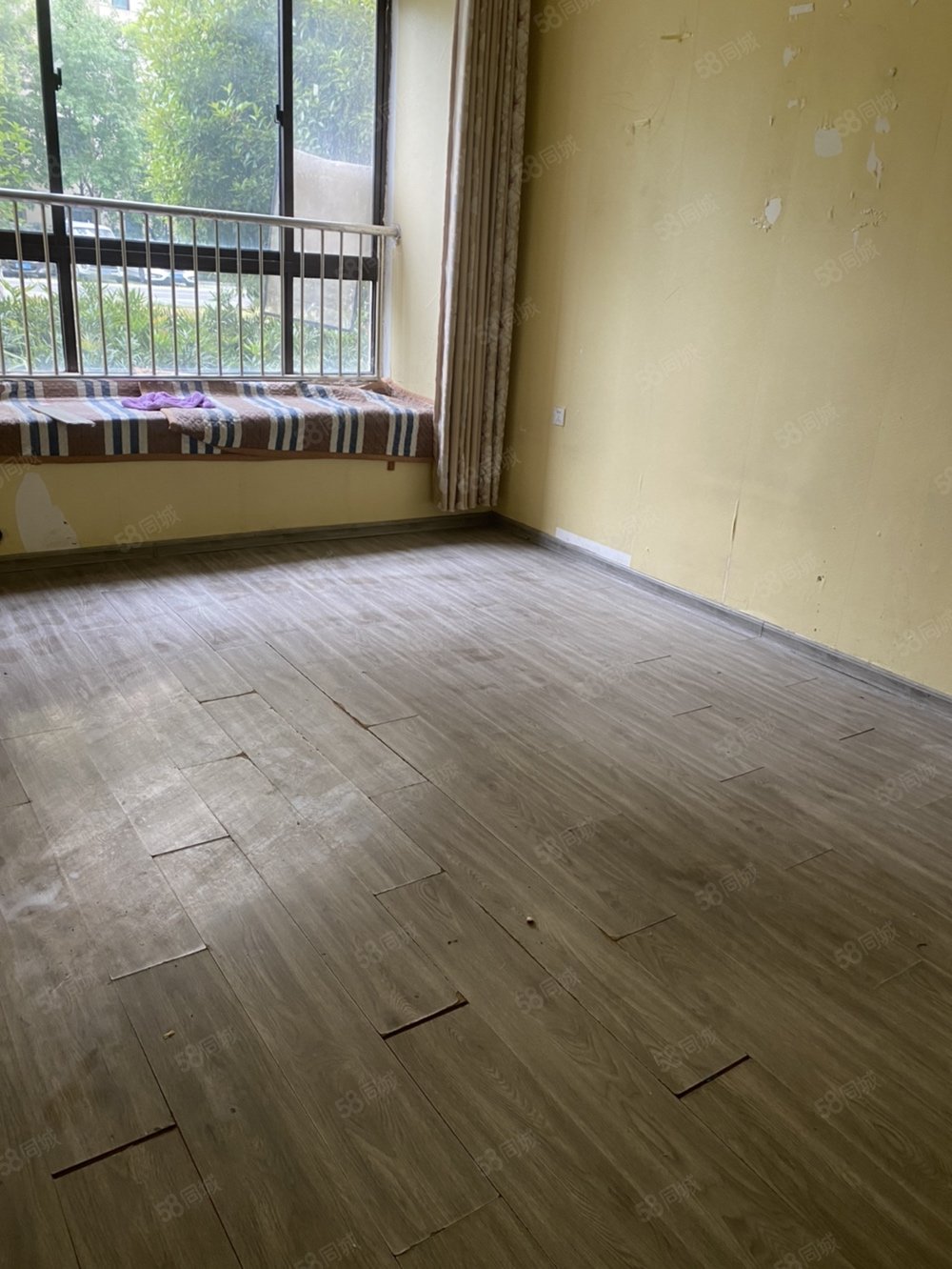 悦湖城3室2厅1卫110㎡南北60万