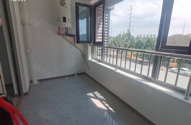 刚交房三室一梯一户 76万带储可按揭 理想城南邻 有钥匙