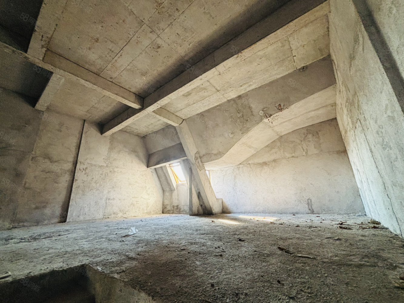 新世界凯旋城(别墅)7室2厅3卫243㎡南北103万