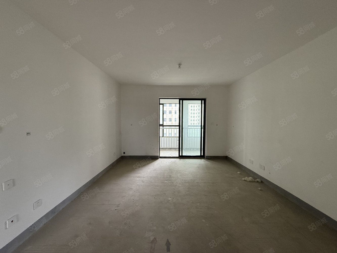 城投五里高小区4室2厅2卫120㎡南北38万