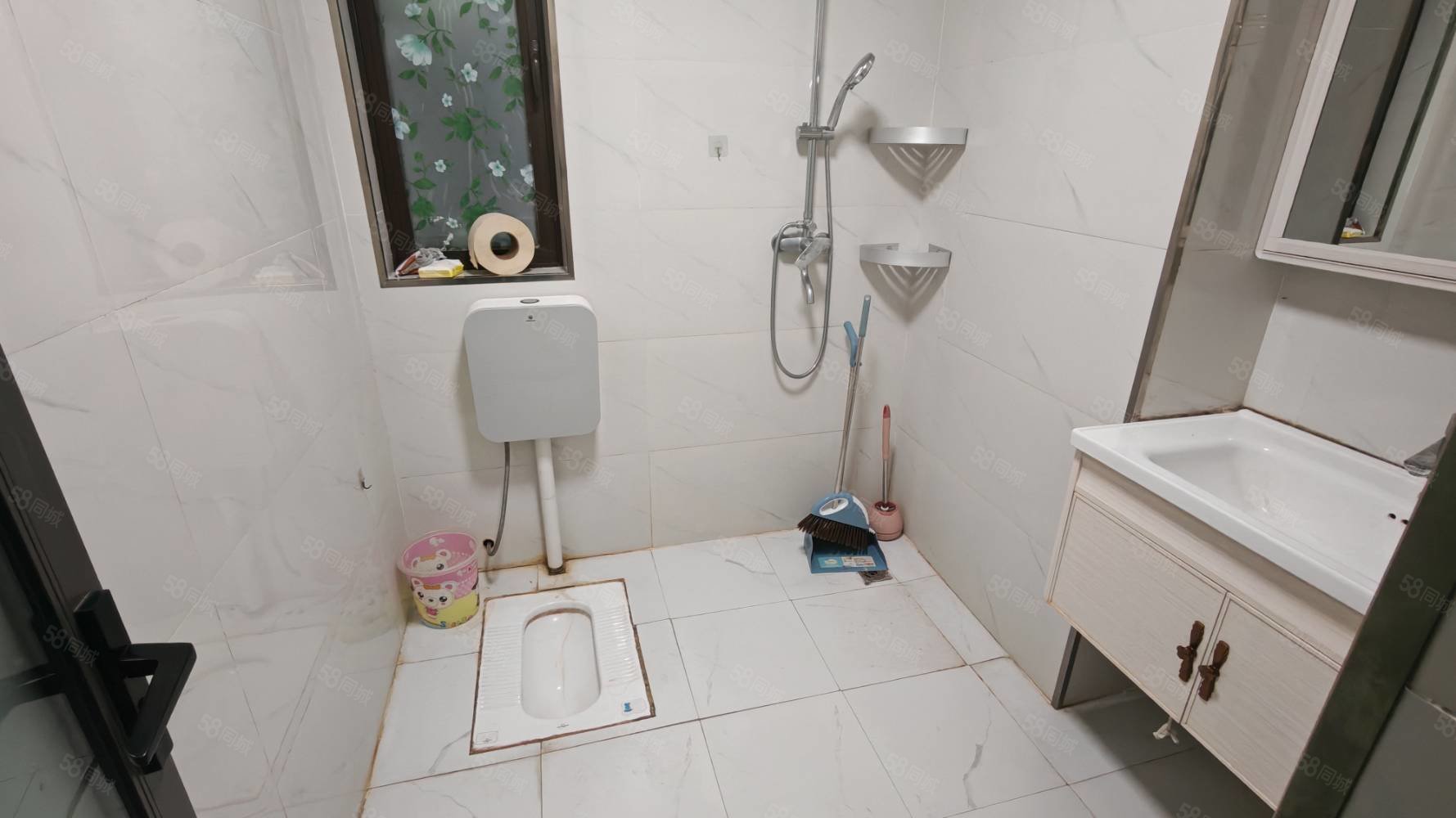 吾悦广场悦湖公馆3室2厅2卫118㎡南北78.8万