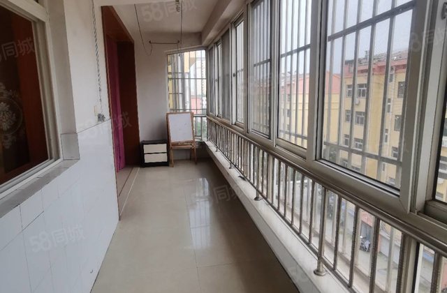 三院北邻带车库大三室双卫，香江南邻，海源丽都，海润公园