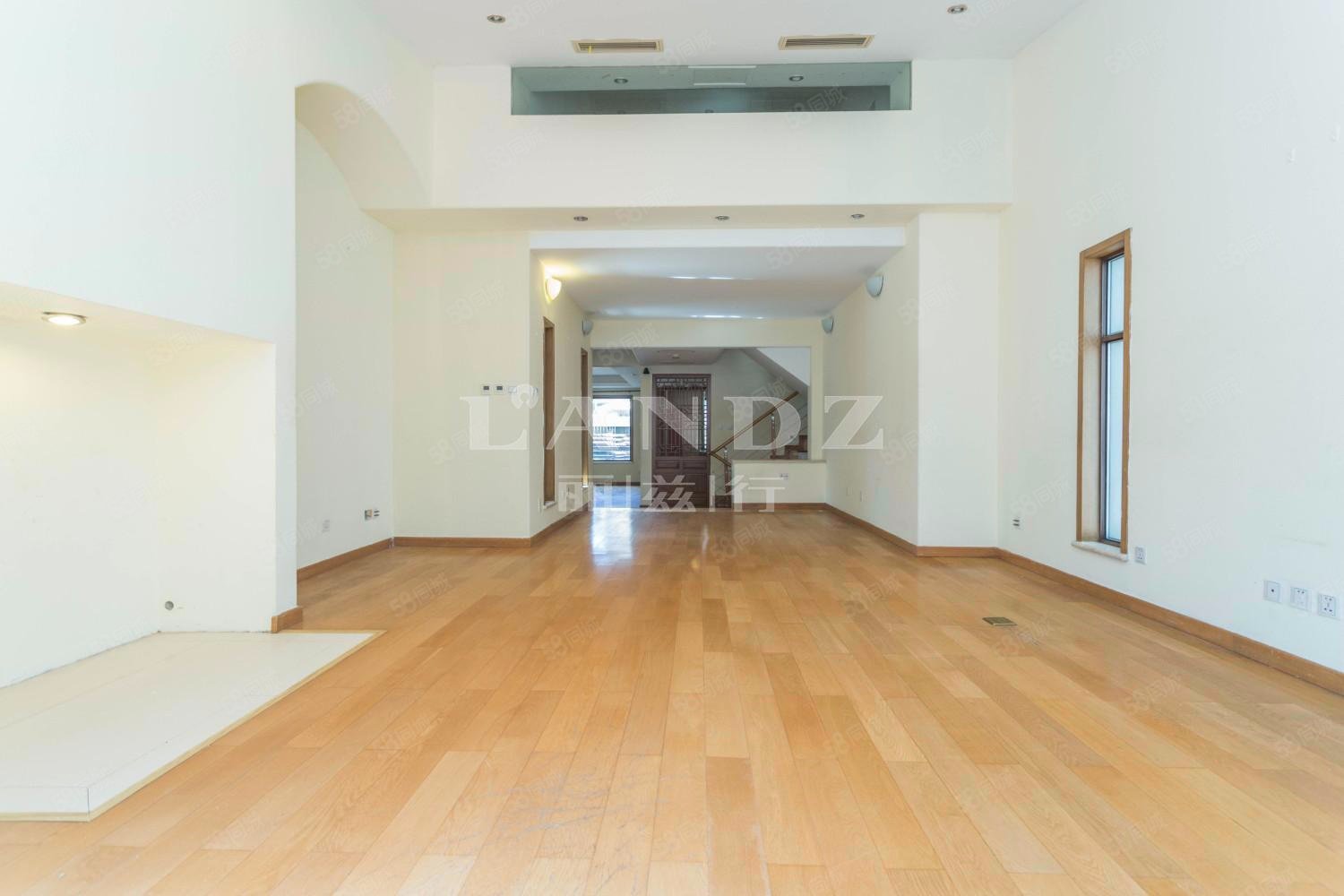 龍灣別墅3室2廳3衛(wèi)366㎡東1790萬