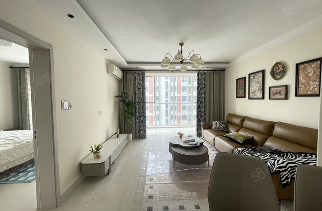 东边户  东排 精装修拎包入住 中间楼层 可随时看房子