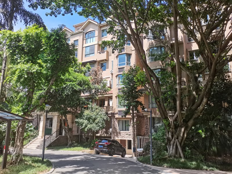 绿地翠谷(一二期)4室2厅2卫135㎡东248万