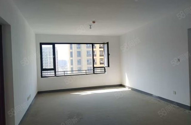 三室加客厅朝阳，全天采光无遮挡，四室两厅两卫，户型方方正正