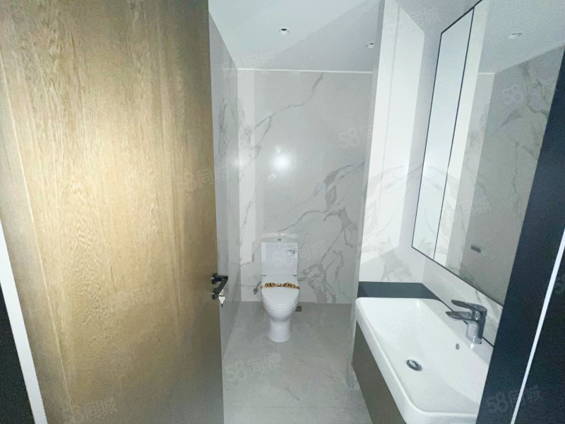 佳元江畔锦御4室2厅4卫270㎡南北568万