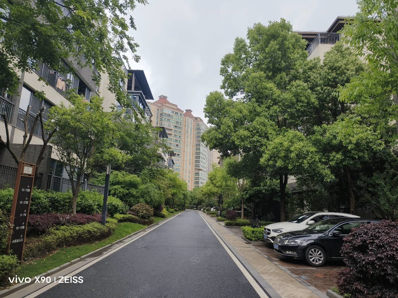 湘水湾高端洋房复式楼带大露地暖中央空调新风系统装修搞了大半了