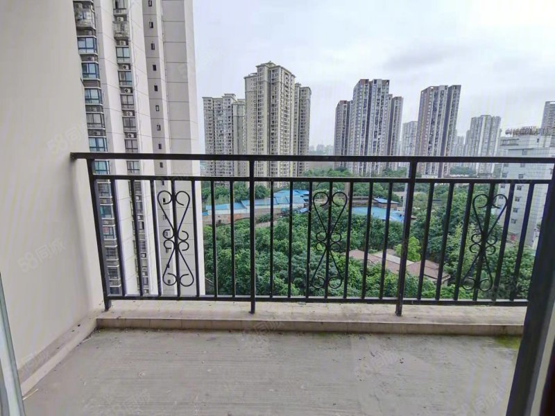 江北次新小区 大三房带阳台 临轻轨站 名门山庄三期悠哉悠宅旁