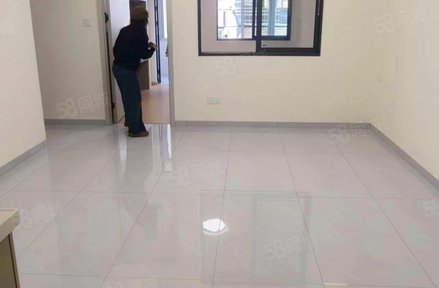 亚航财富中心3室1厅130.91㎡160万二手房图片