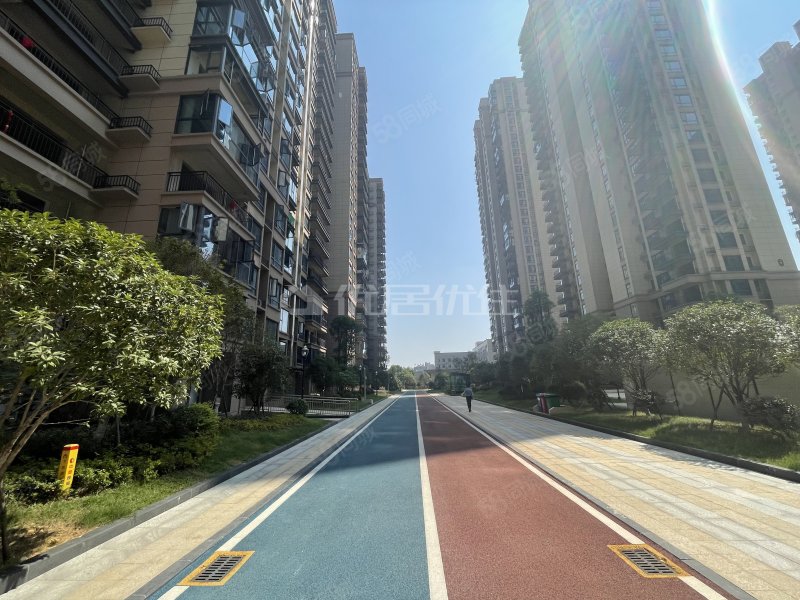 梓湖馨苑4室2厅2卫147㎡南北88.8万