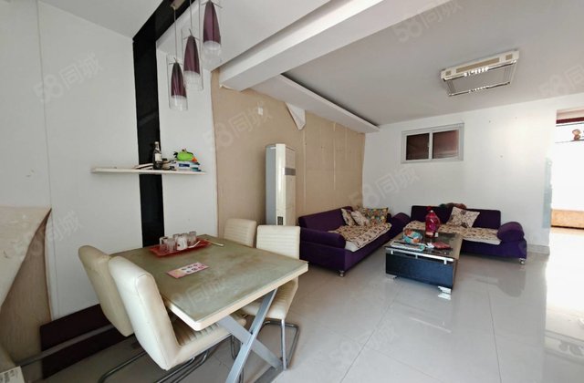 汽车总站附近，一楼带院，三室，随时看房