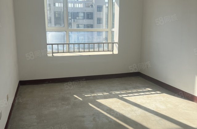 莲湖新城近昌泰锦泰园128平四室两厅两卫六千多点一平新房未住