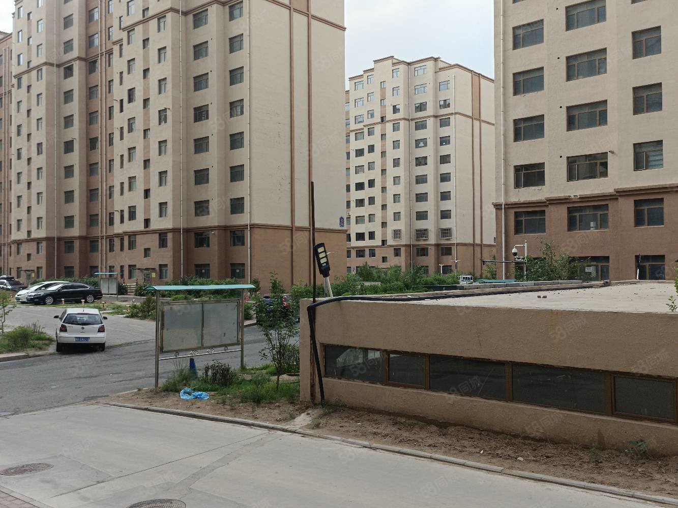 和谐警苑(a区)4室2厅2卫172.6㎡南北62万