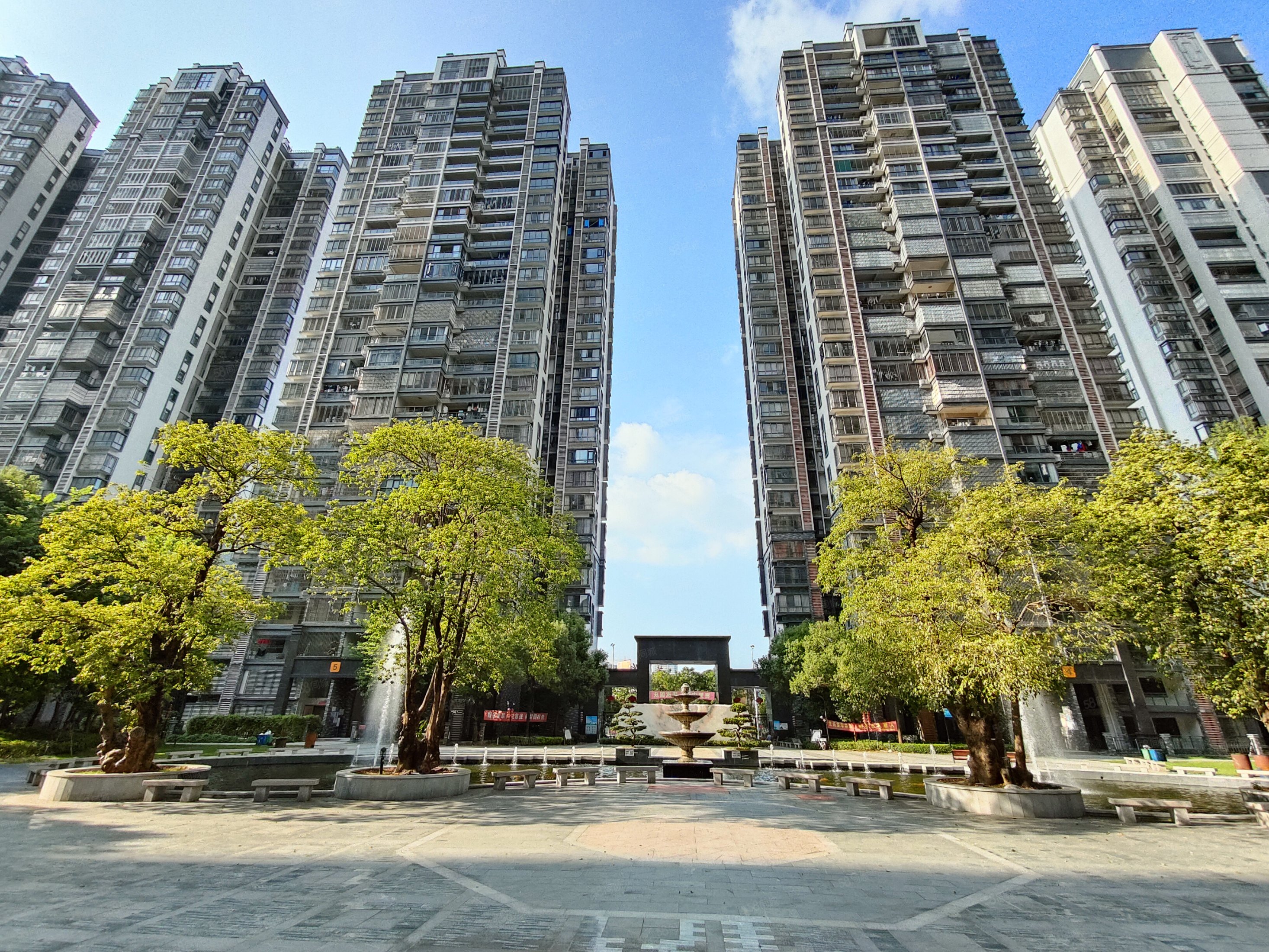 榕东新城3室2厅2卫140㎡南北102万